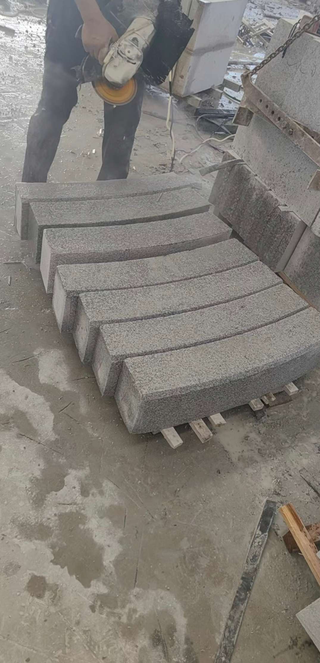 保定芝麻白弧形路牙石